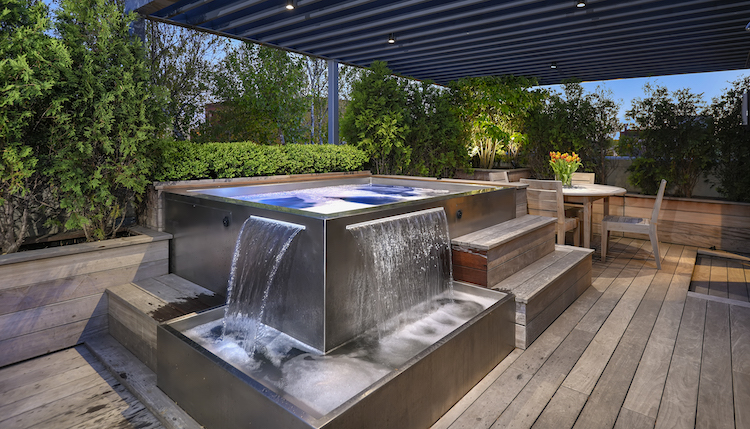 cascade jardin -moderne-bain à remous-luxe-terrasse-pergola-métal